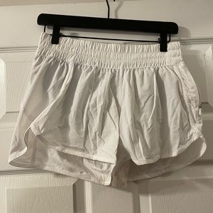 Lululemon Tracker short sz 8 White and nude lining